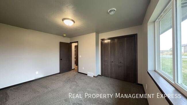 Building Photo - Modern 3-Bedroom Home with Convenience & Style in Harrisburg, SD