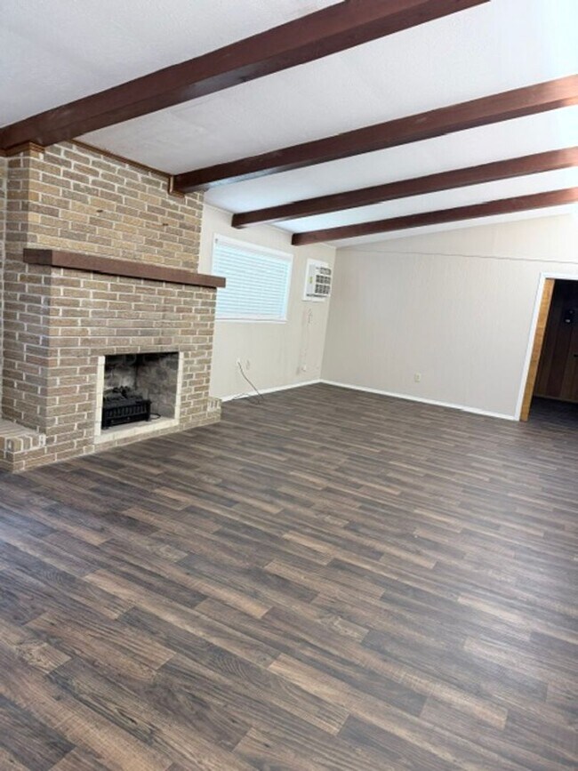 Building Photo - 2728 Encino Ave