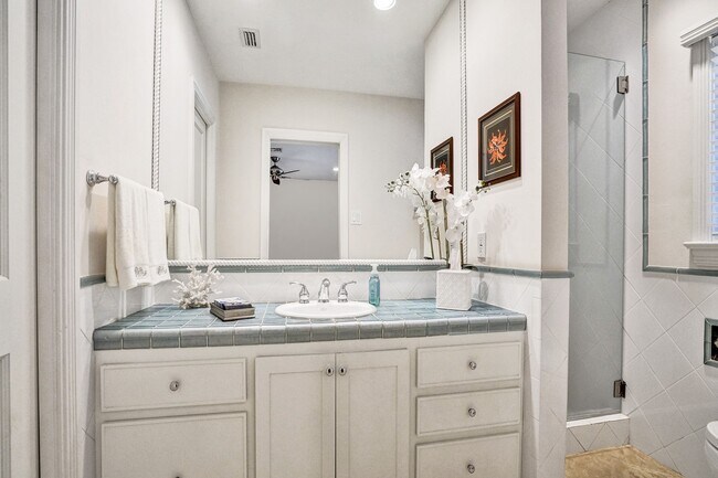 Building Photo - 7 Saranac Rd