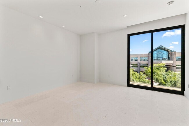 Building Photo - 6587 N Palmeraie Blvd