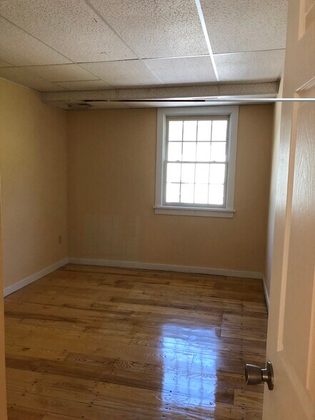 Building Photo - 600 S Britain Rd