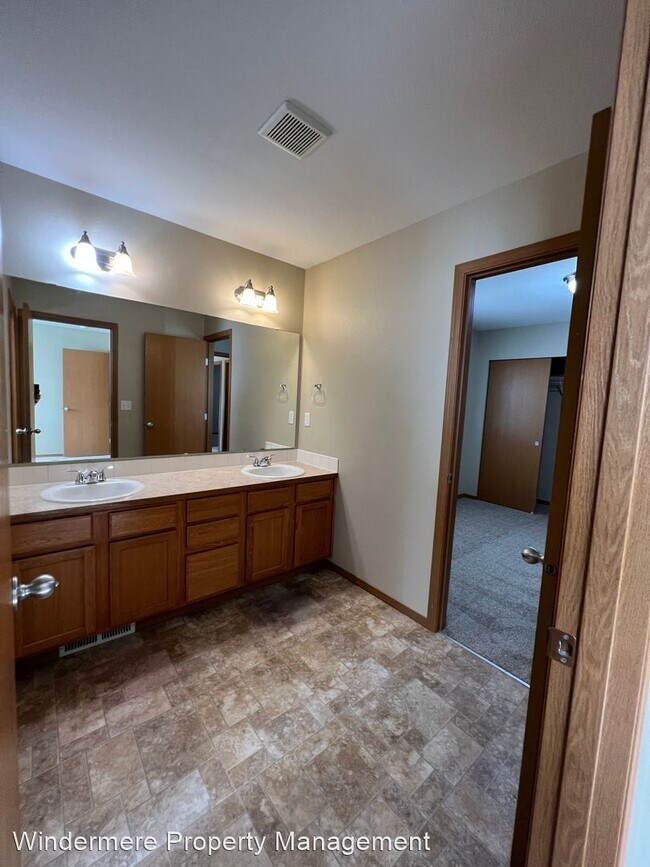 Building Photo - 3 br, 2.5 bath House - 6878 Aquene Loop Ne