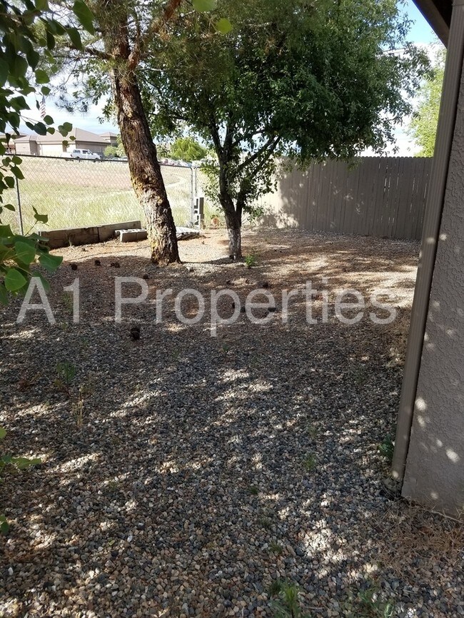Building Photo - 7438 E Horseshoe Ln
