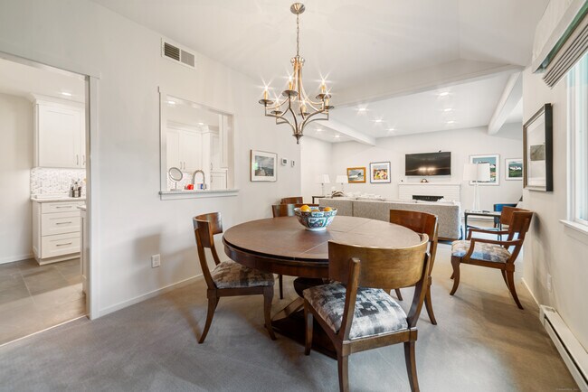 Building Photo - 595 Heritage Vlg