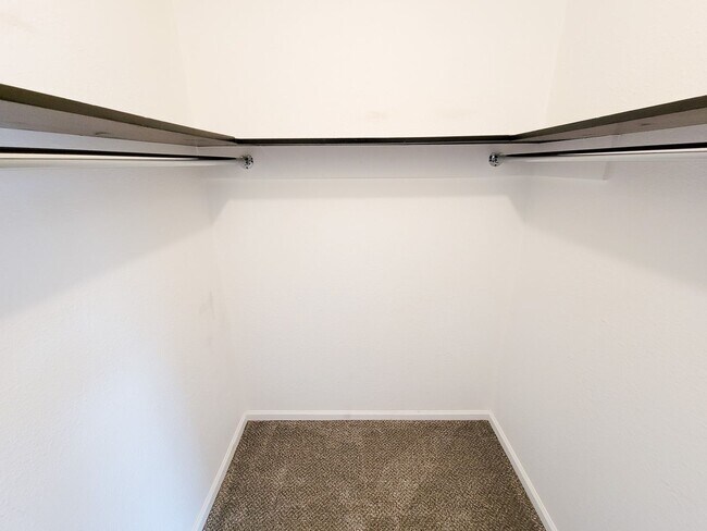 Building Photo - Completely renovated in the heart of Montrose. Spacious 1 bedroom 1 bath condo, upstairs corner u...