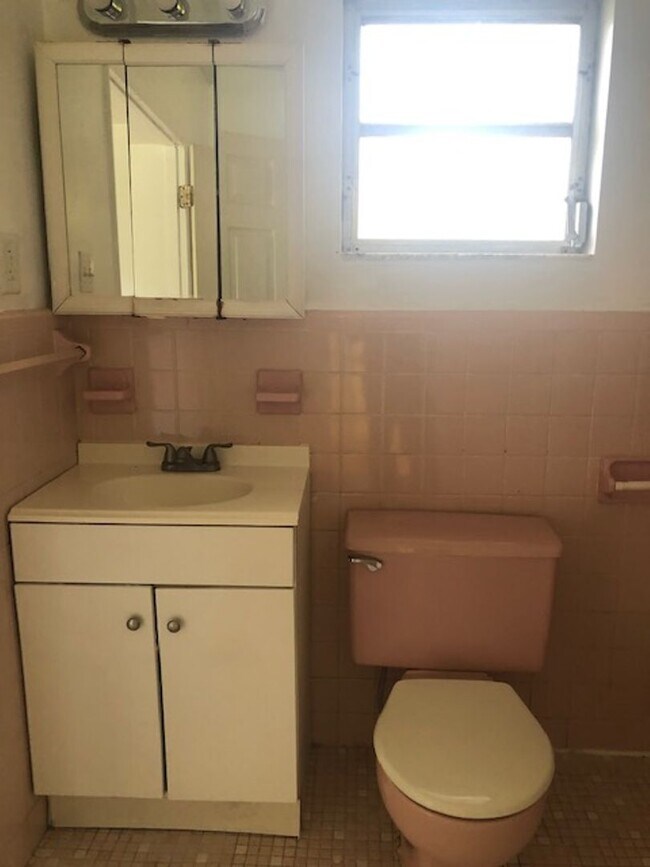 Building Photo - 3 Bed 2 Bath Home | Pet Friendly | Washer ...