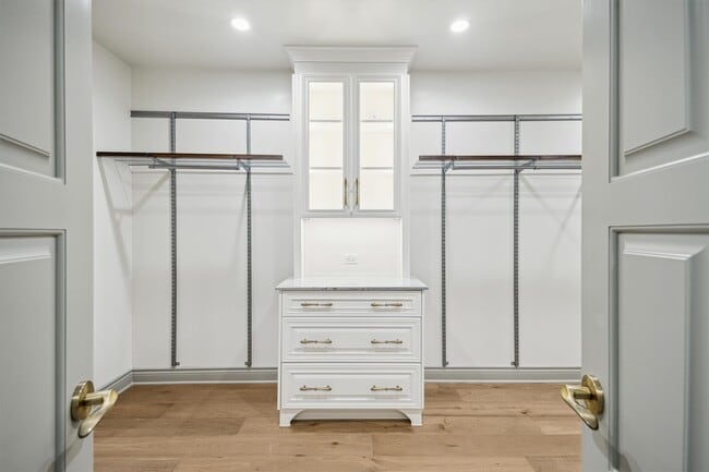 Building Photo - 1717 Bissonnet St