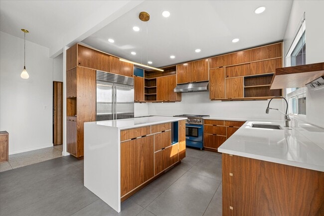 Building Photo - 9 Maple Ln