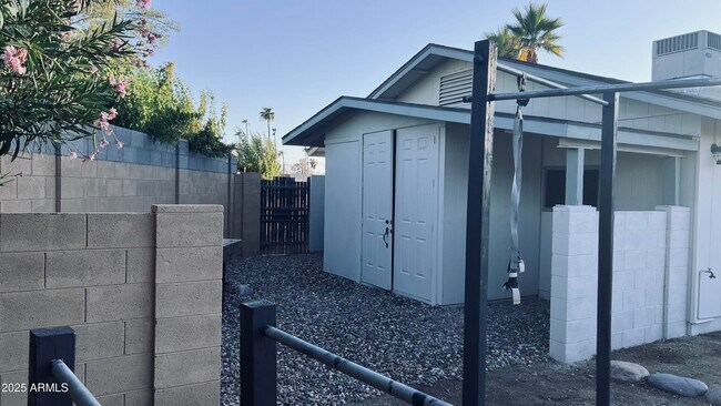 Building Photo - 1816 E Palmcroft Dr
