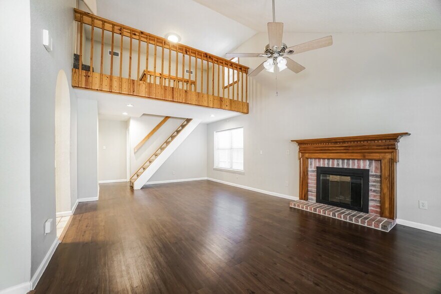 Building Photo - 17219 Harmony Hill Dr