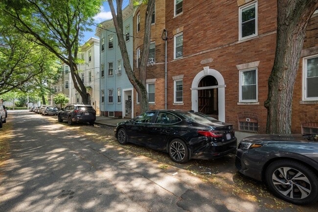 Building Photo - 18-20-20 Marcella St