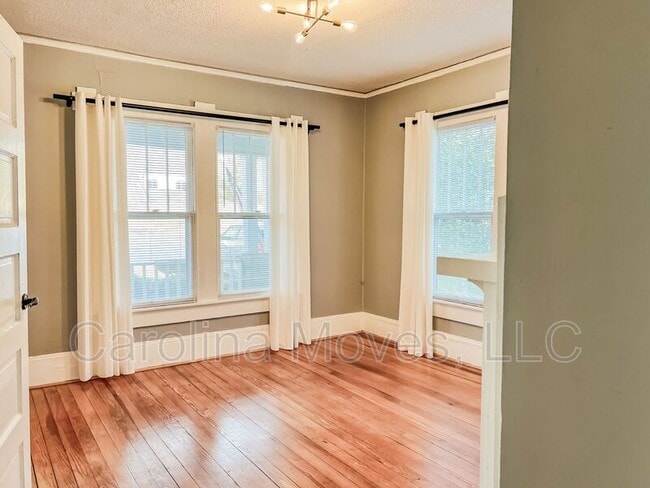 Building Photo - 771 Maple St