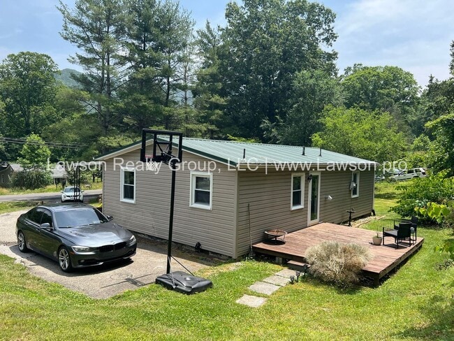 Building Photo - Close to Carvins Cove- One Level Living with Hobby Shed