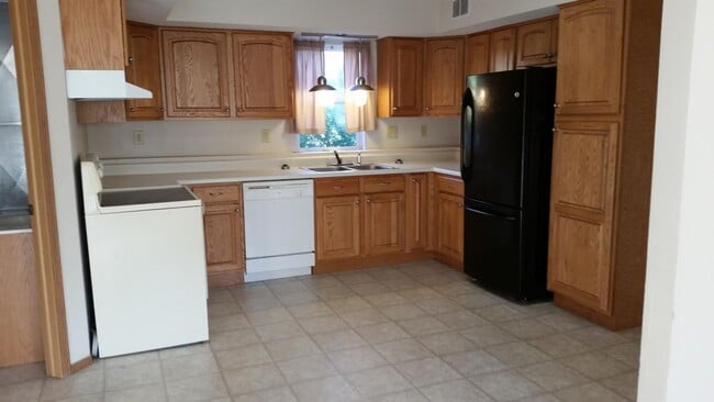 Building Photo - Maquoketa Townhome