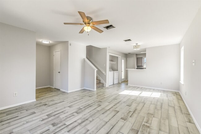 Building Photo - 10007 Emerald Creek Dr