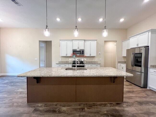 Building Photo - Charming Custom-Built Home with Bonus Room...