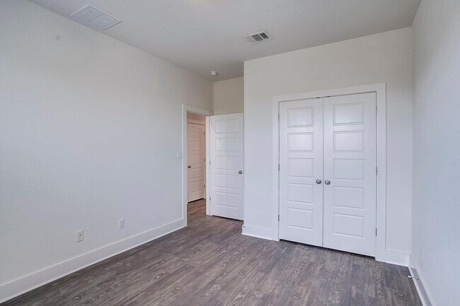 Building Photo - 9102 Moonstone Dr