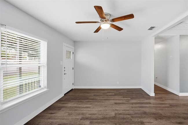 Building Photo - 4810 Creekwood Rd