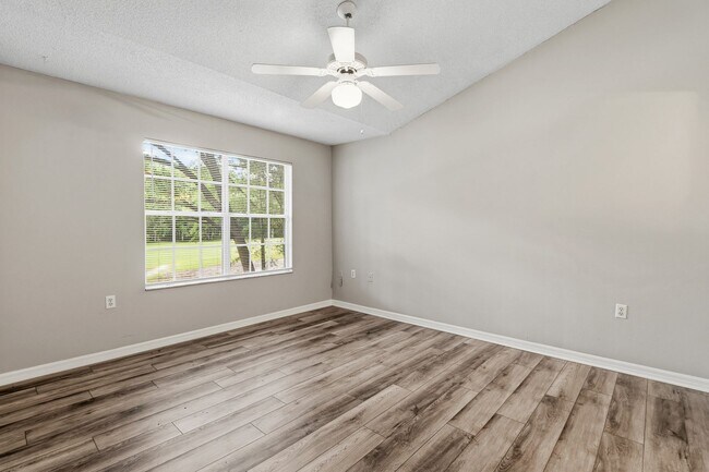 Building Photo - 10000 SW 52nd Ave