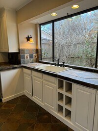 Building Photo - 636-638 Town Oaks