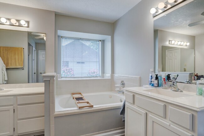 Building Photo - 1611 Falcon Ridge Blvd