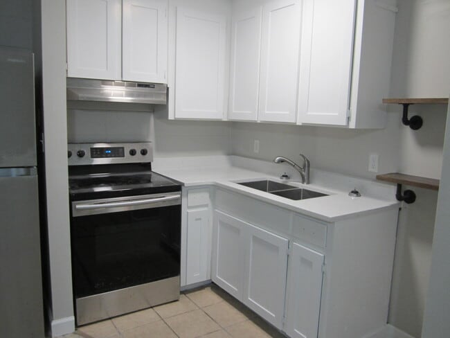 Building Photo - 109 Chicago Ave SE