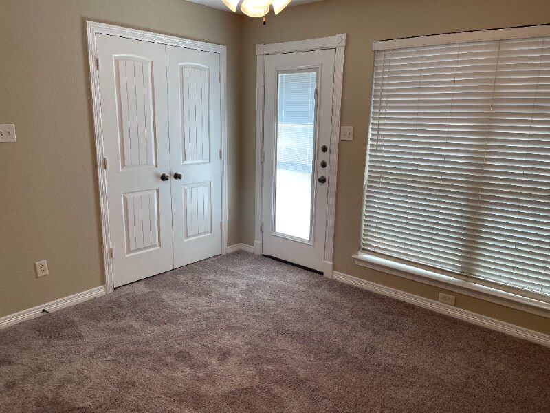Building Photo - 600 Hilltop Dr