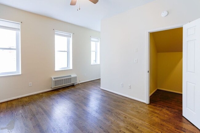 Building Photo - 1843 Mintwood Pl NW