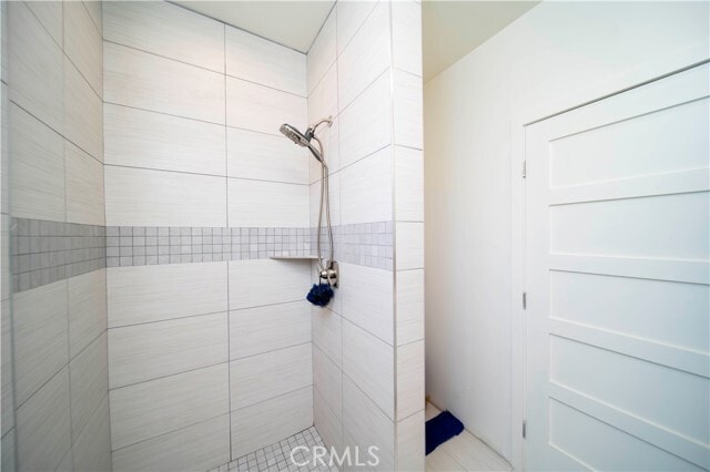 Building Photo - 8135 Noble Ave