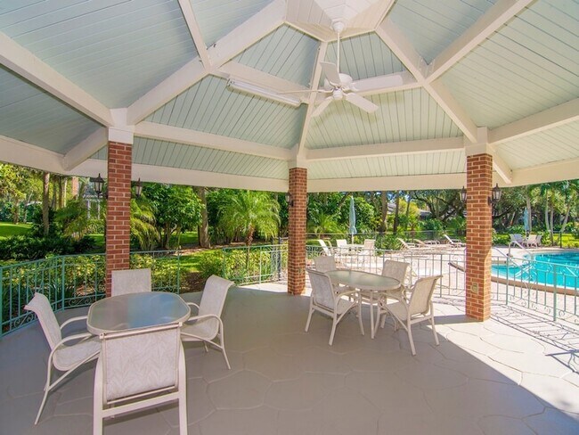 Building Photo - 101 Park Shores Cir