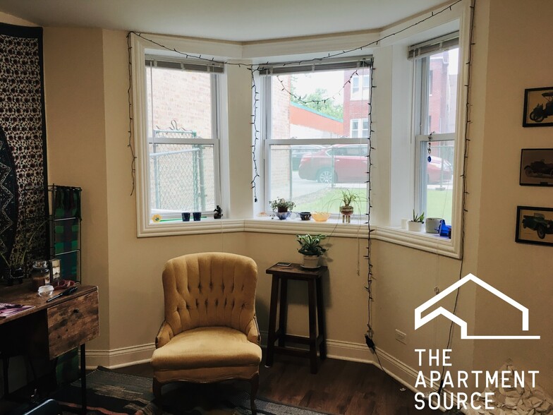 Building Photo - 3804 W Diversey Ave