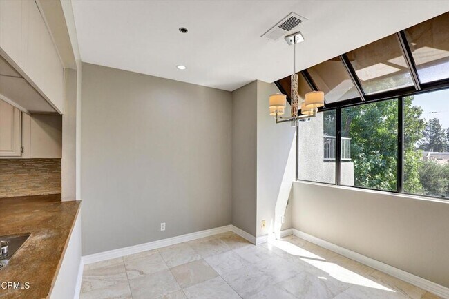 Building Photo - 1310 E Orange Grove Blvd