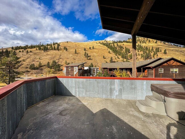 Building Photo - Modern 1 Bedroom, 1 Bathroom Home in East Missoula – Fully Furnished!