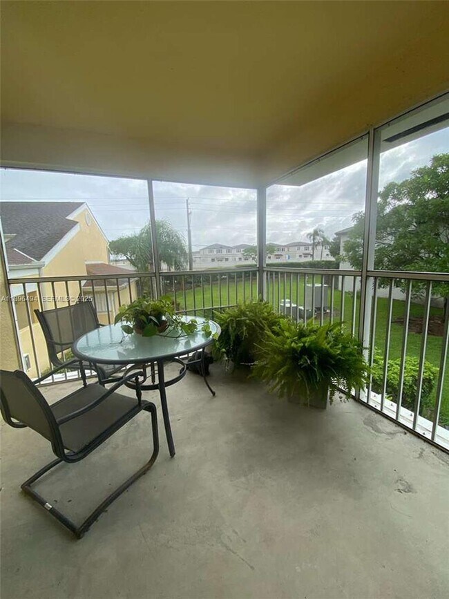 Building Photo - 2278 SE 27th Dr