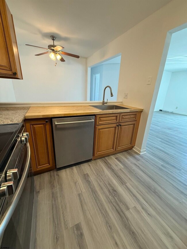 Building Photo - 208 Heather Croft