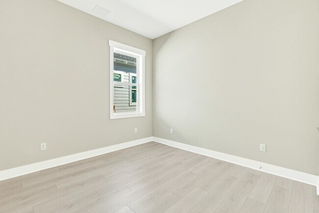 Building Photo - 20 Ravine Rd