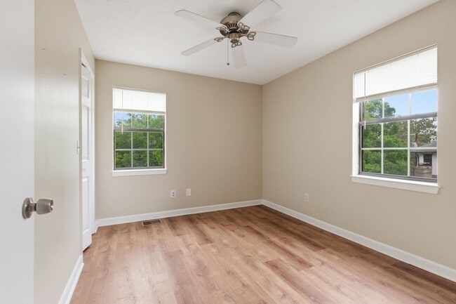Building Photo - 515 Chesterfield Ave