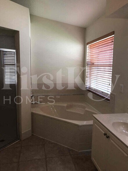 Building Photo - 2851 SW 193rd Terrace