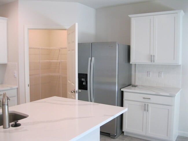 Building Photo - 476 Seafoam Cir