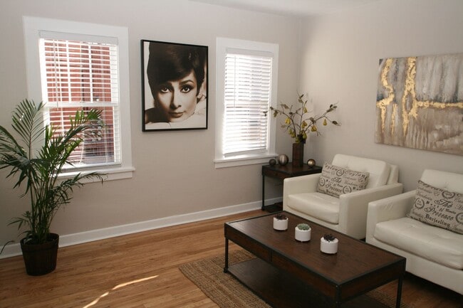 Building Photo - Cozy 2 bedroom brick home!!