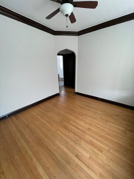 Building Photo - 3036 N Ashland Ave