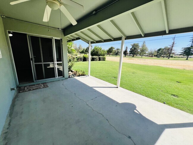 Building Photo - 500 River Oaks Dr