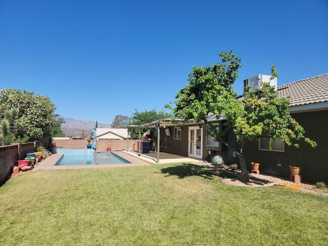 Building Photo - Stunning 4 Bedroom Home in Ivins with Red ...
