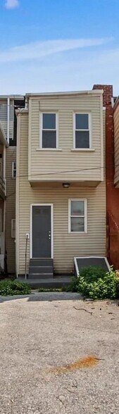 Building Photo - 460 S Pershing Ave