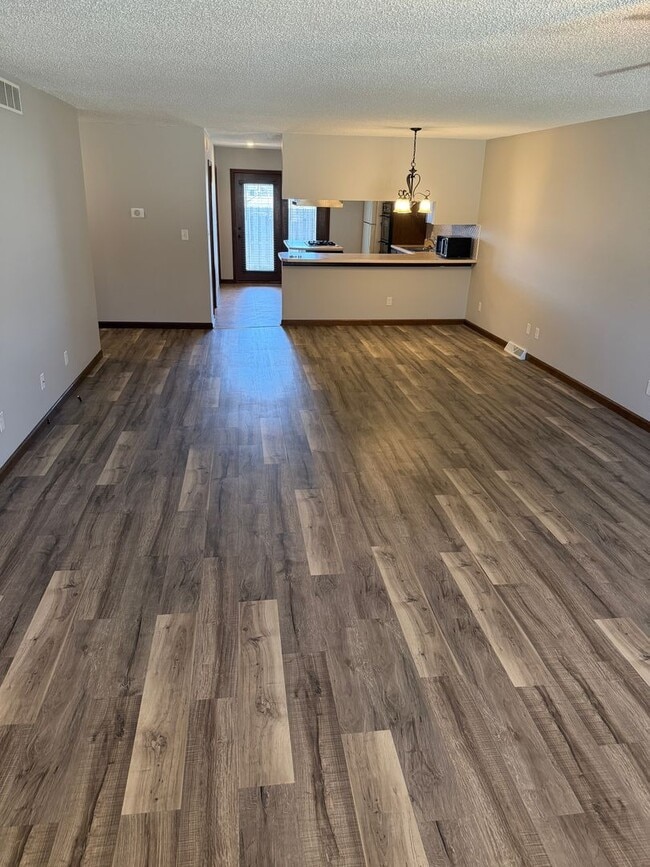 Building Photo - AWESOME WEST SIDE DUPLEX!