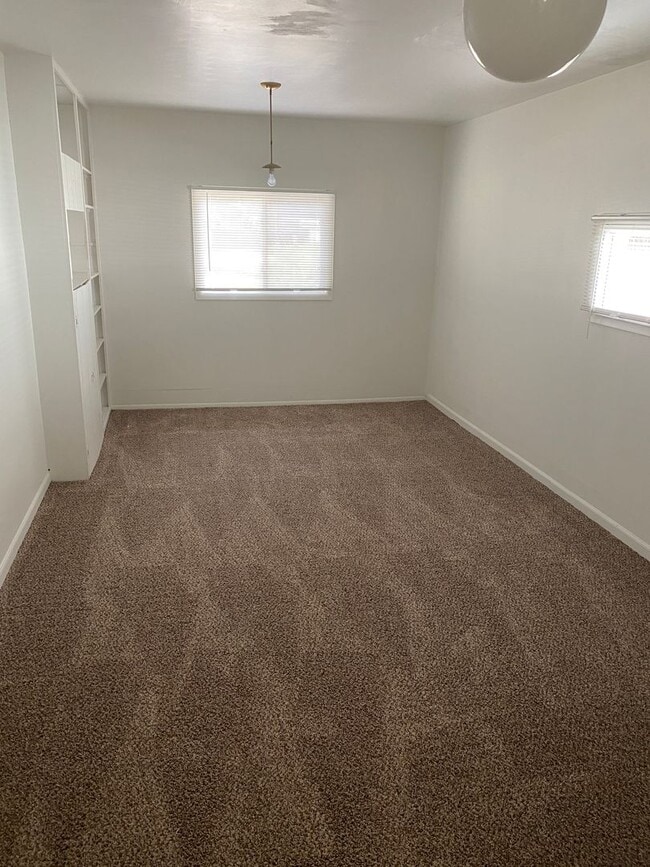 Building Photo - 3 Bedroom, 1 Bath Ranch Home in Northwest Loveland, CO - New Carpet, New Paint, Appliances, Windo...