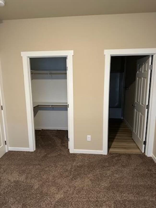 Building Photo - 3-bedroom 2-bath Duplex