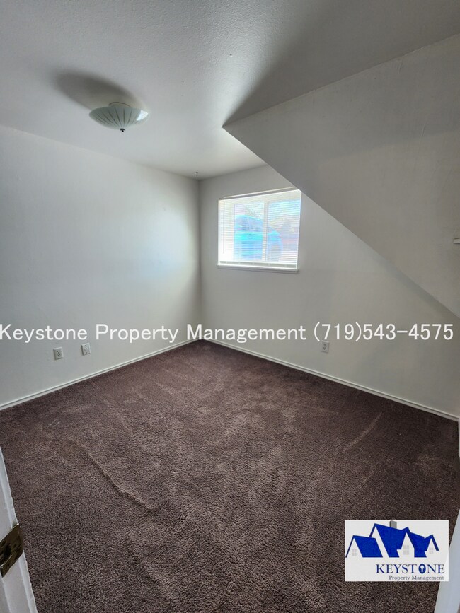 Building Photo - Charming Townhome in Pueblo West – Comfortable & Convenient Living $1300/$1300