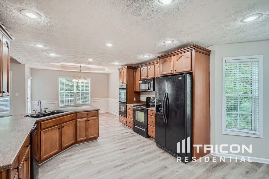Building Photo - 930 Willow Hollow Dr