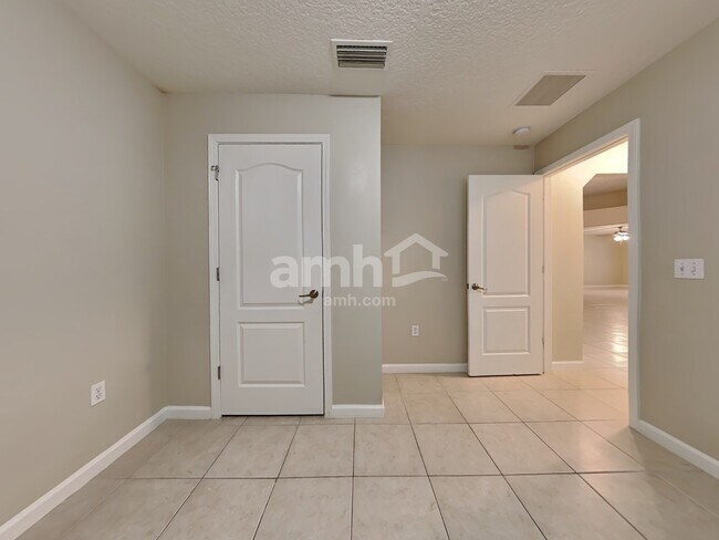 Building Photo - 72 Twin Lakes Drive